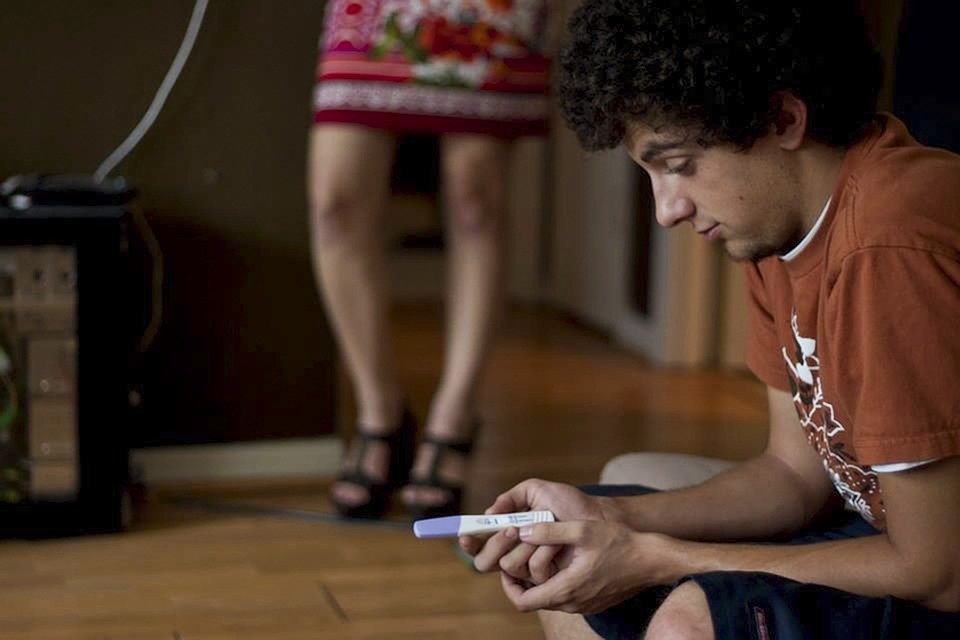 Po ilu dniach od stosunku zrobić test ciążowy? Oblicz z baby-center.com.pl